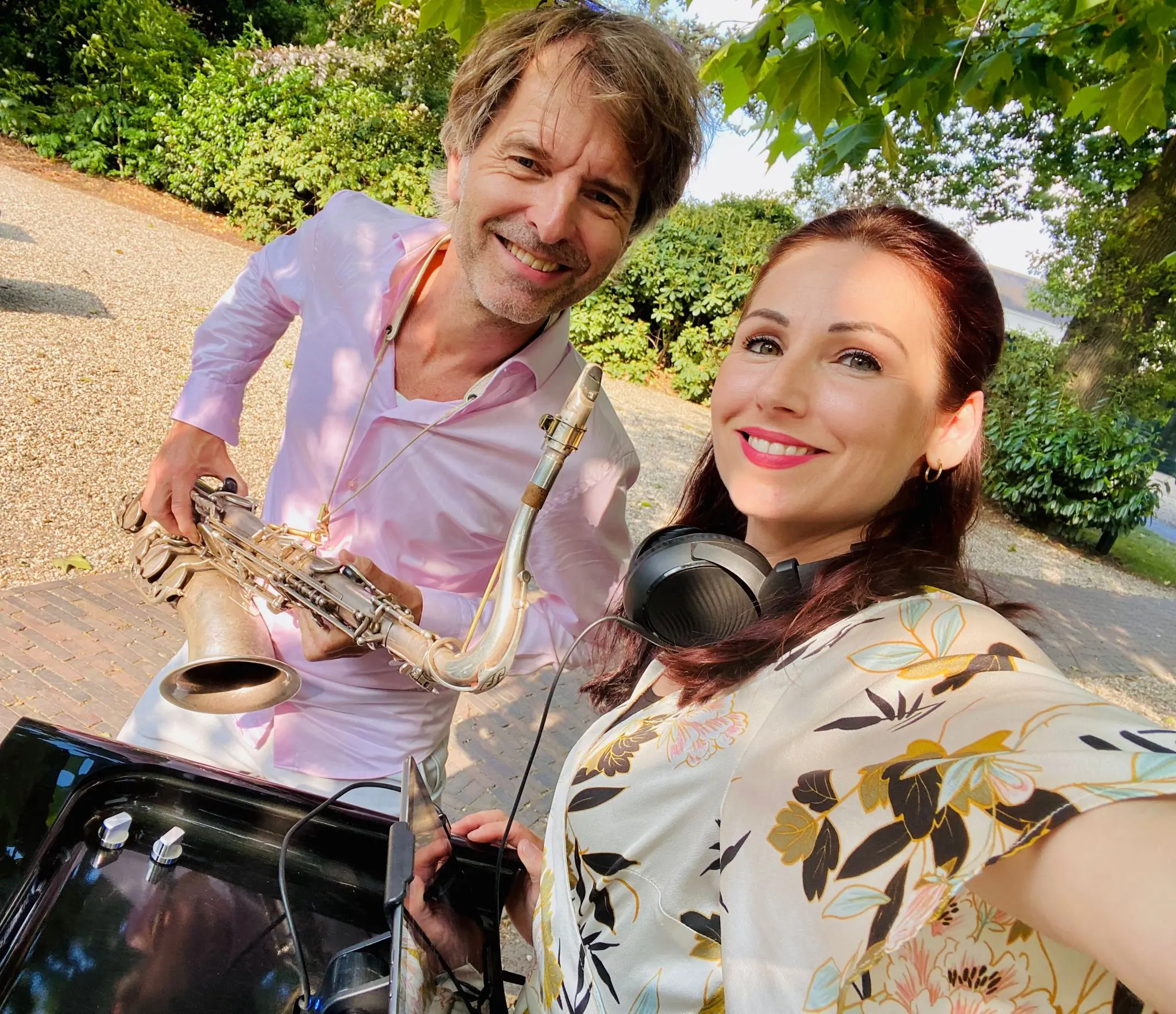 DJ met saxofoon